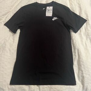 NWT Men’s Nike Sportswear Club Black Short Sleeve Tee